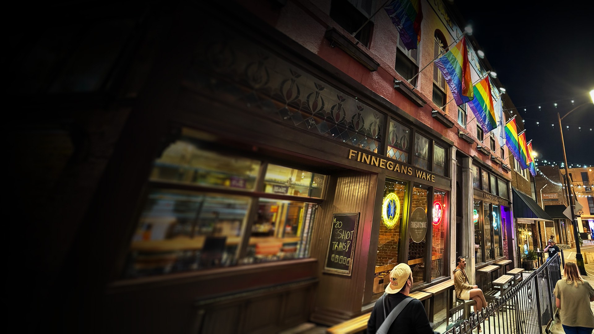 Finnegan's Wake storefront at night on South Avenue