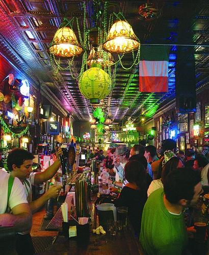 Crowded bar at Finnsmas