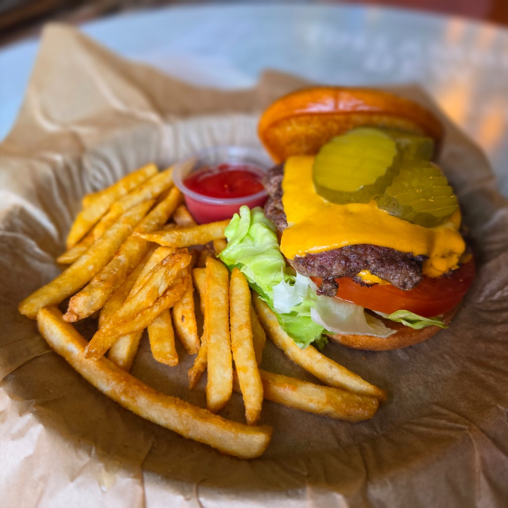 Cheeseburger with fries