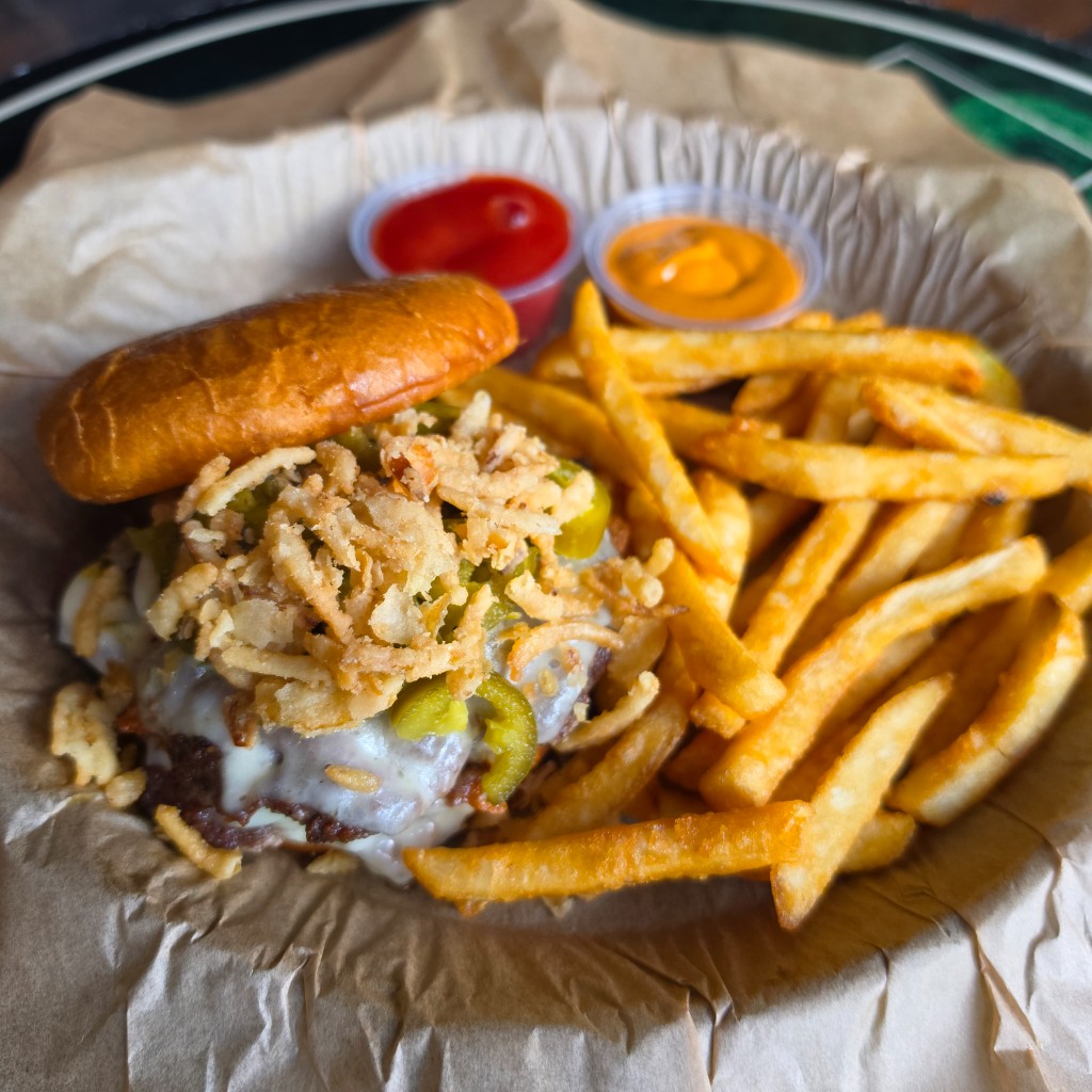 Jalapeño burger with crispy onions